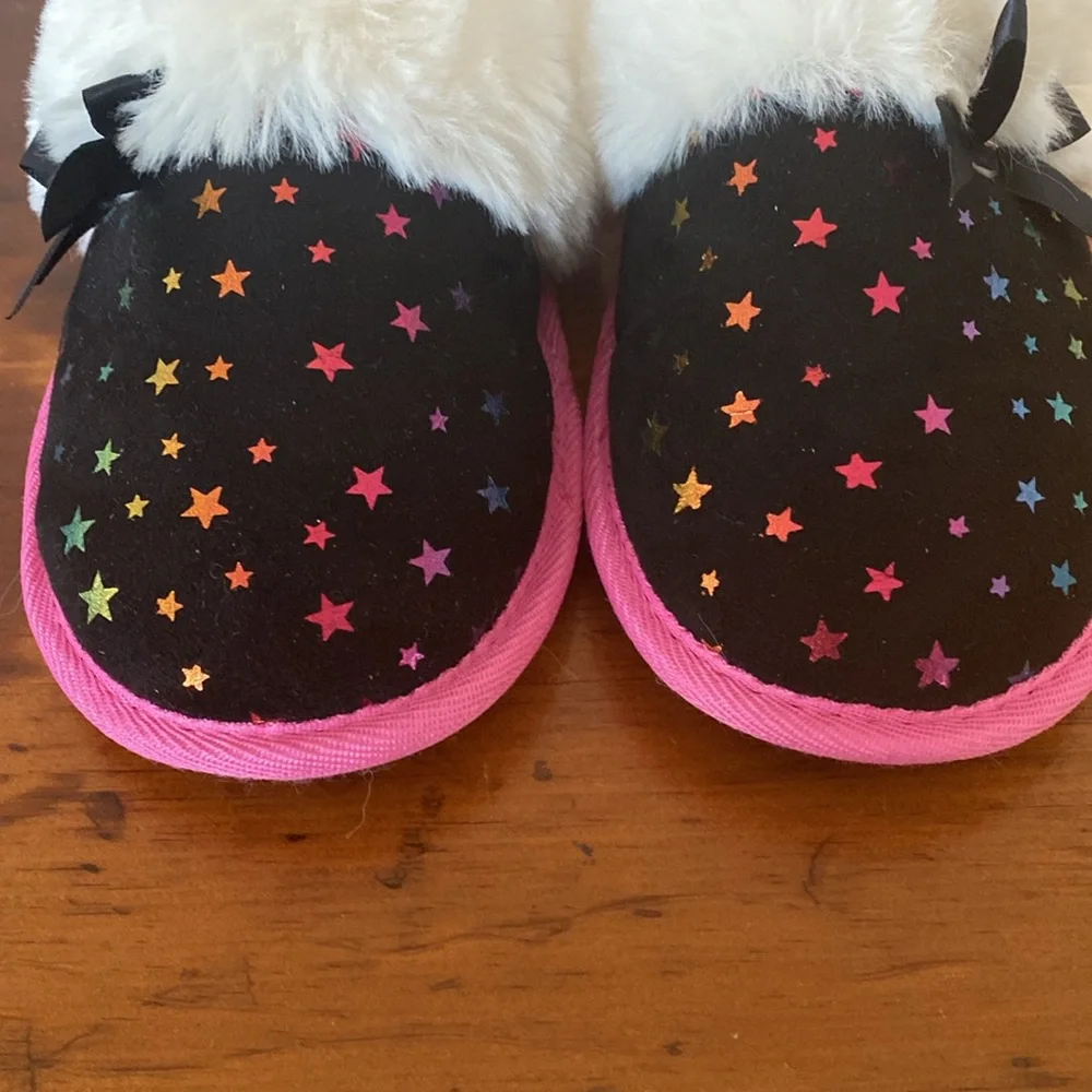 Girls size 2-3 slip on Juicy Couture JJK Sonara slip on slippers fuzzy cozy